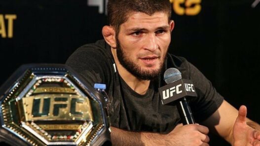 Khabib Nurmagomedov felicite Charles Oliveira