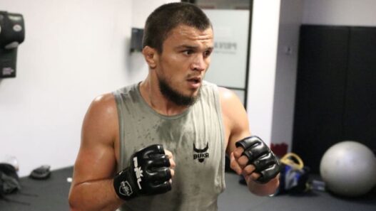 Umar Nurmagomedov, les d&eacute;buts les plus impressionnants selon Daniel Cormier