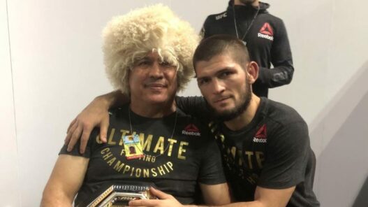 Israel Adesanya et Giga Chikadze, meilleurs kickboxer de l'UFC pour le coach de Khabib