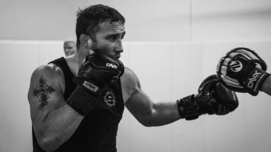 Justin Gaethje pense toujours pouvoir faire abandonner Charles Oliveira