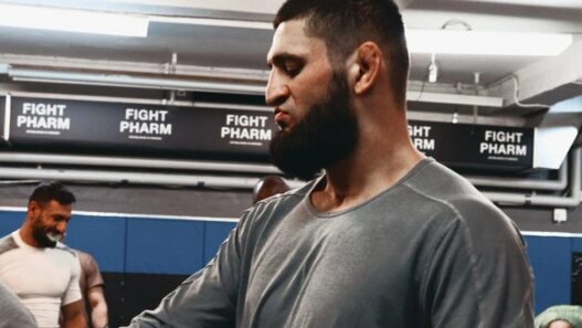 Khamzat Chimaev est chaud pour Gilbert Burns au Brésil !