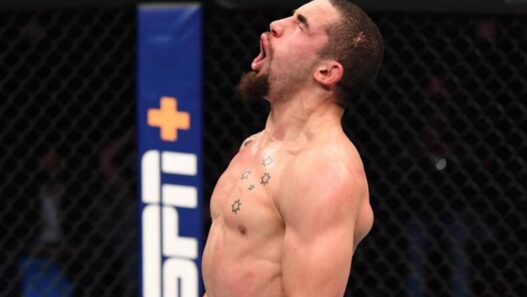 Robert Whittaker ne "d&eacute;teste plus" Israel Adesanya