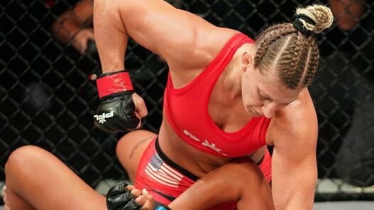 Scott Coker recommande le Bellator ou l'UFC à Kayla Harrison