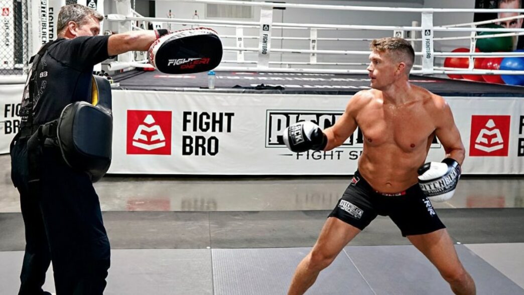 Stephen Thompson vise deux adversaires avril