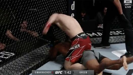 UFC - Islam Makhachev s'impose par TKO au 1er round