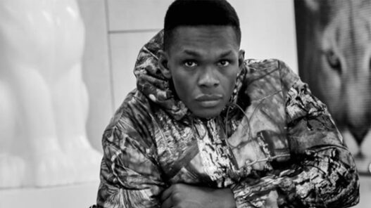 Israel Adesanya critique le manager de Kamaru Usman sur l'idée d'un superfight