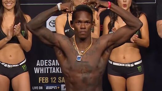 Israel Adesanya, int&eacute;ress&eacute; par un duel face &agrave; Sean Strickland