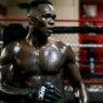 Israel Adesanya, pas suffisamment mit en avant par l'organisation