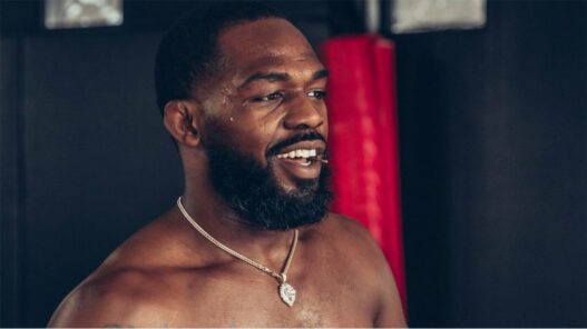 Jon Jones relance l'id&eacute;e d'un duel avec Stipe Miocic