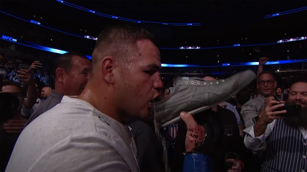 Tai Tuivasa shoey
