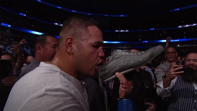 Tai Tuivasa shoey