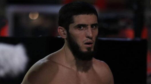 Islam Makhachev a refus&eacute; Rafael dos Anjos