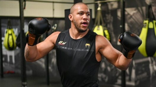 jon jones trop fort ciryl gane