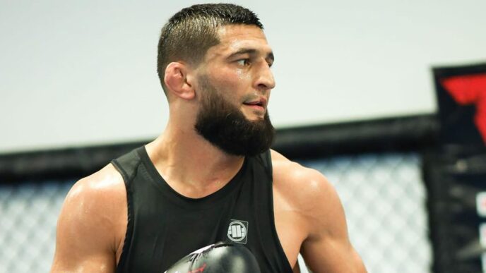 le coach de khamzat veut colby