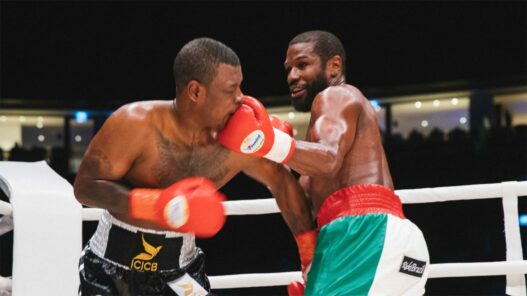 Mayweather impressionne exhibition 2022