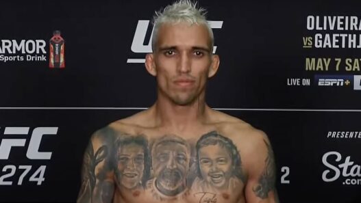 charles oliveira s'explique pes&eacute;e manqu&eacute;e