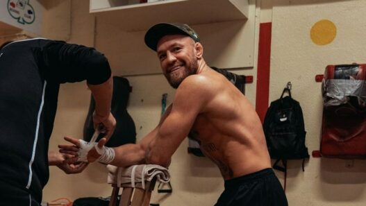 Conor mcgregor charles oliveira problème