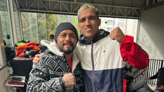 Figueiredo &eacute;quipe Charles Oliveira
