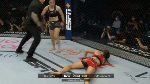 UFC - Weili Zhang s'impose par KO au deuxième round