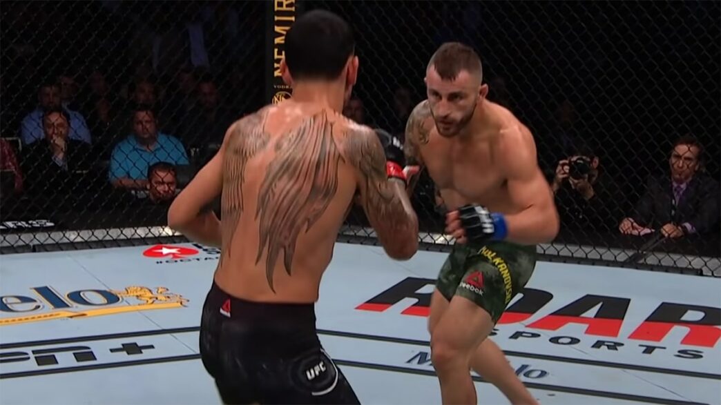 volkanovski holloway 3 différent