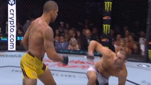 Alex Pereira KO Sean Strickland