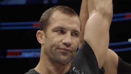 Luke Rockhold battre Israel Adesanya