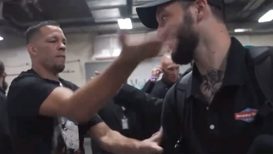 Nate Diaz giffle un journaliste