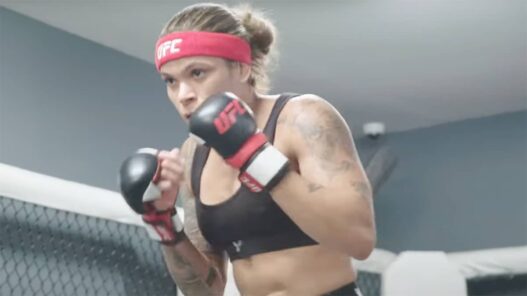 amanda nunes espionné julianna pena