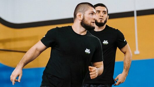 khabib avertit charles oliveira