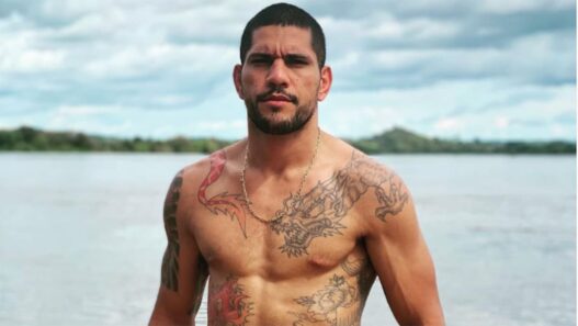 Pereira Adesanya meilleur striker