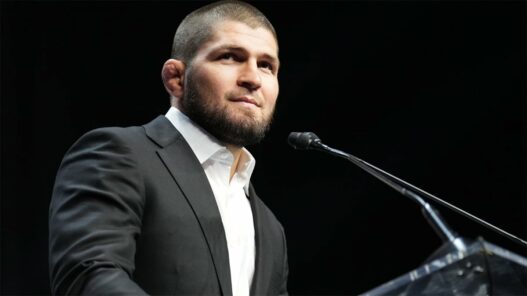 khabib d&eacute;clin mma