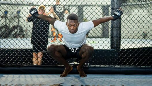 Israel Adesanya hanté KO