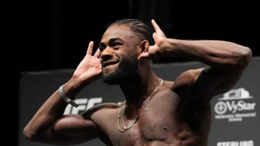 aljamain sterling physique impressionnant