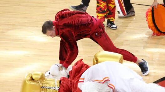 conor mcgregor mascotte hôpital