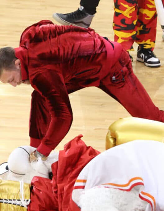 conor mcgregor mascotte hôpital