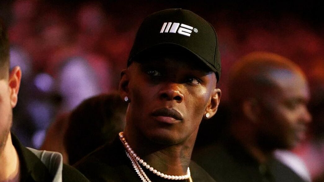 Israel Adesanya surcoté