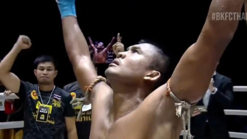 Buakaw s'impose Saenchai