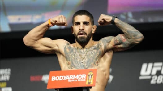 étrange technique topuria