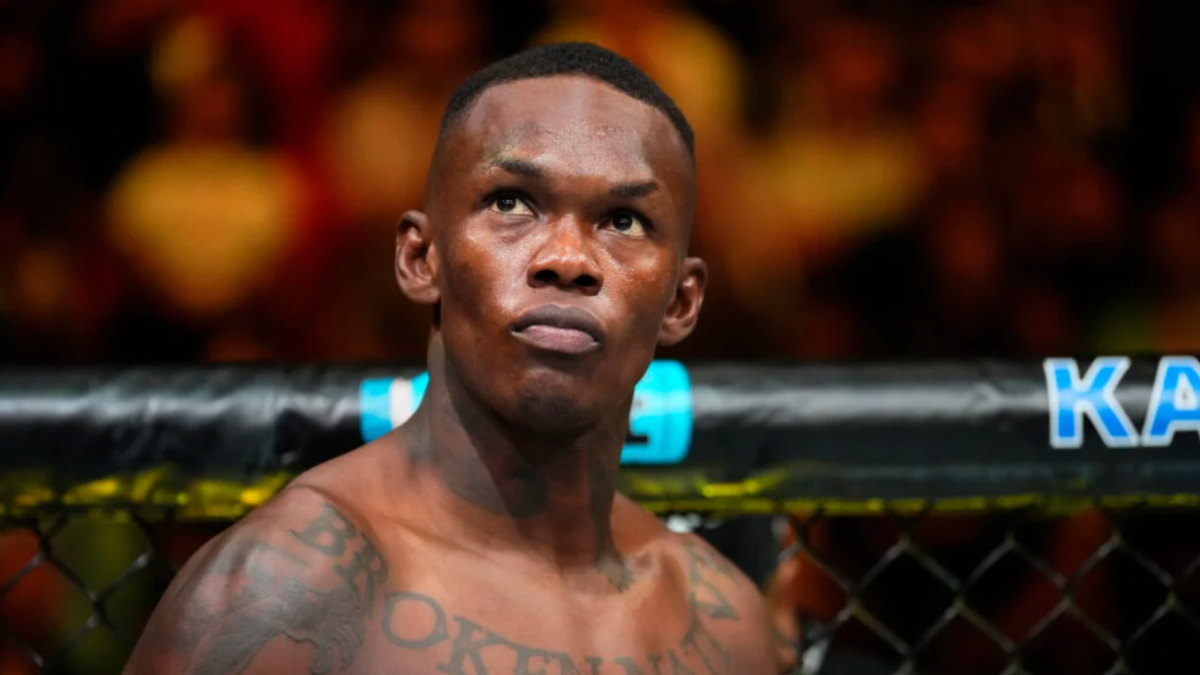 UFC Israel Adesanya affiche un gros physique à quelques jours de son retour