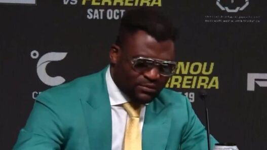 francis ngannou en larmes