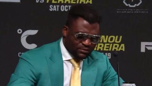 francis ngannou en larmes