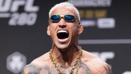 charles oliveira histoire