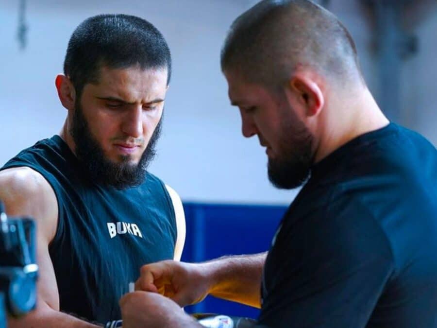 Islam Makhachev r&eacute;v&egrave;le le v&eacute;ritable h&eacute;ritage de l&rsquo;&eacute;quipe de Khabib : &laquo; On ne fait jamais la f&ecirc;te &raquo;