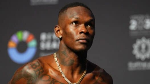 adesanya changement radical retour