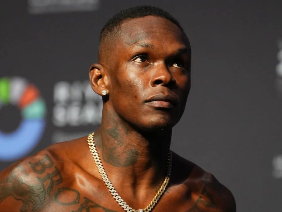 adesanya changement radical retour