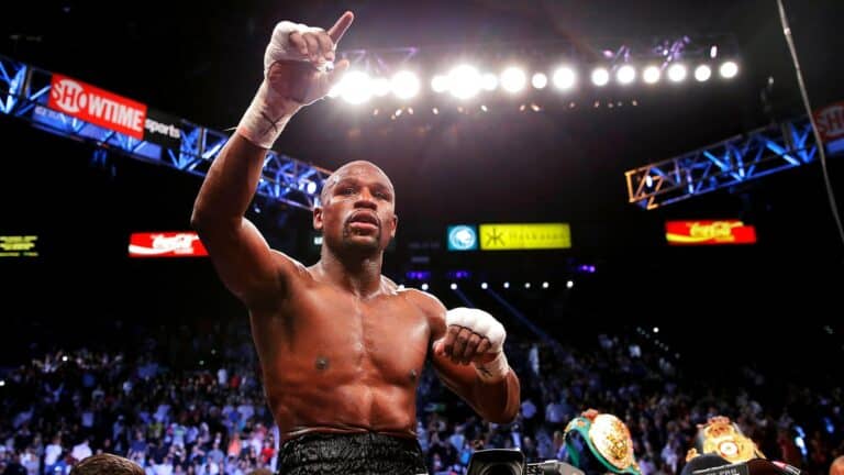 Floyd Mayweather vers un retour compl&egrave;tement fou ? Les n&eacute;gociations ont d&eacute;but&eacute;