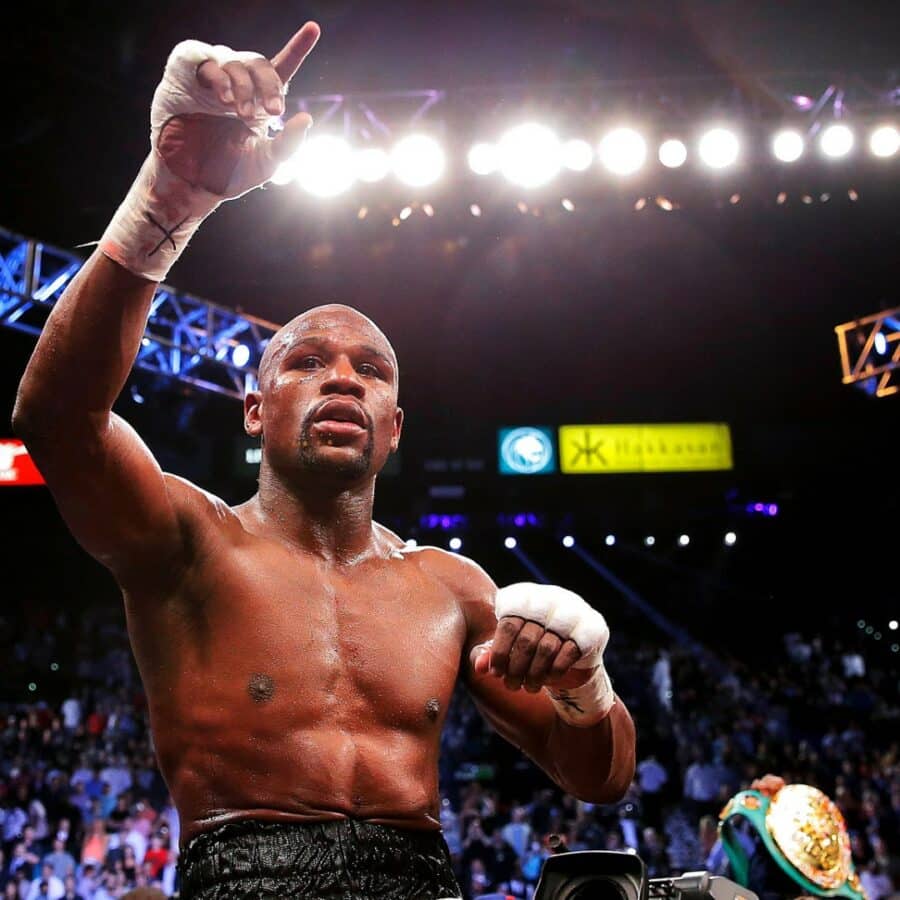 Floyd Mayweather vers un retour compl&egrave;tement fou ? Les n&eacute;gociations ont d&eacute;but&eacute;
