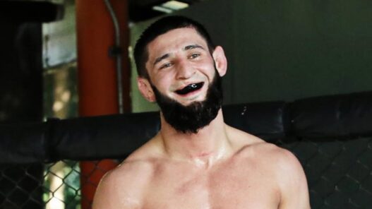 Khamzat Chimaev affiche un physique massif sur ses dernières photos