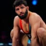Arman Tsarukyan va encha&icirc;ner Tony Ferguson apr&egrave;s un premier combat fou