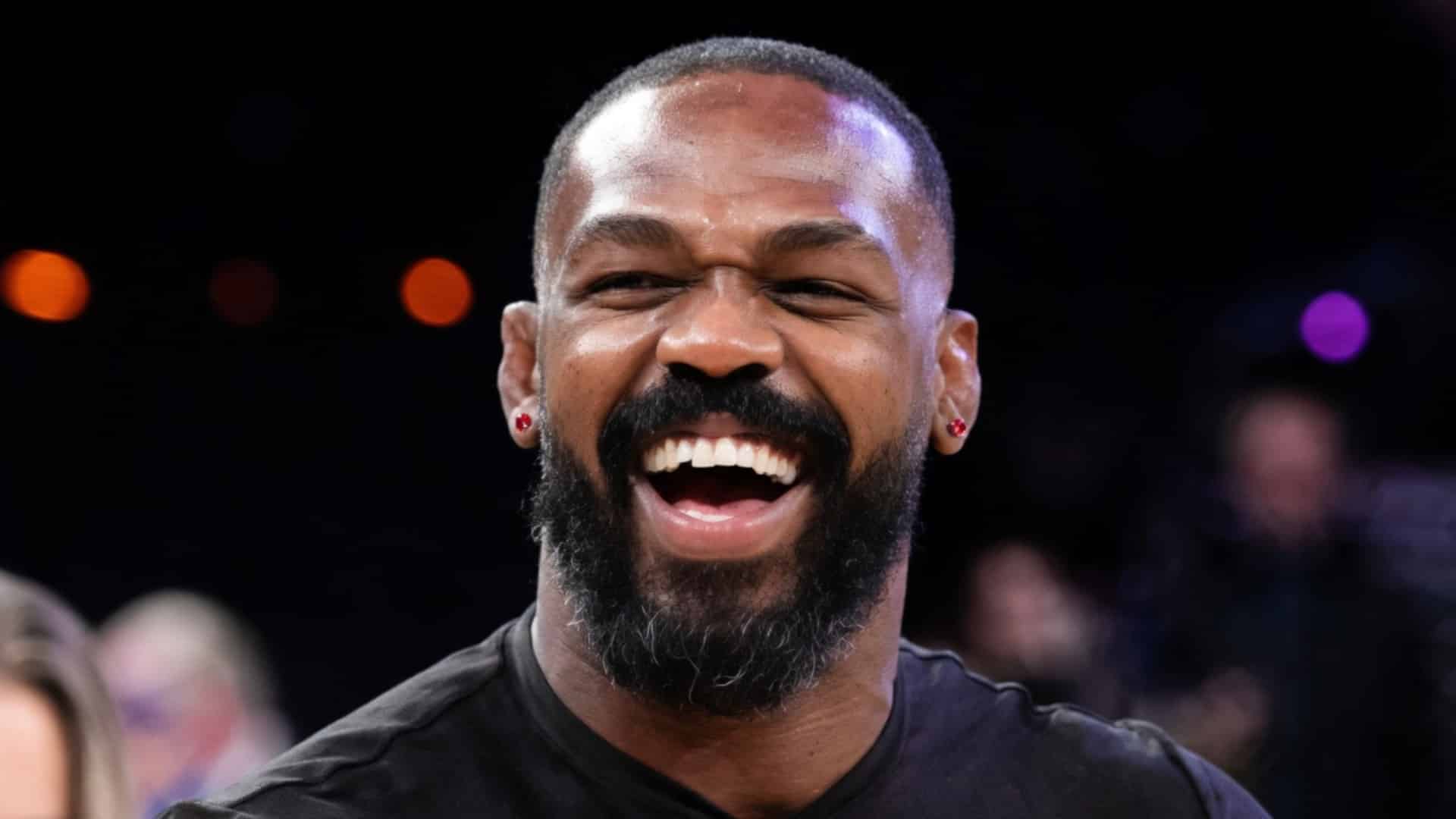 https://lasueur.com/wp-content/uploads/2026/03/ngannou-salaire-jon-jones-maison-blanche.jpeg